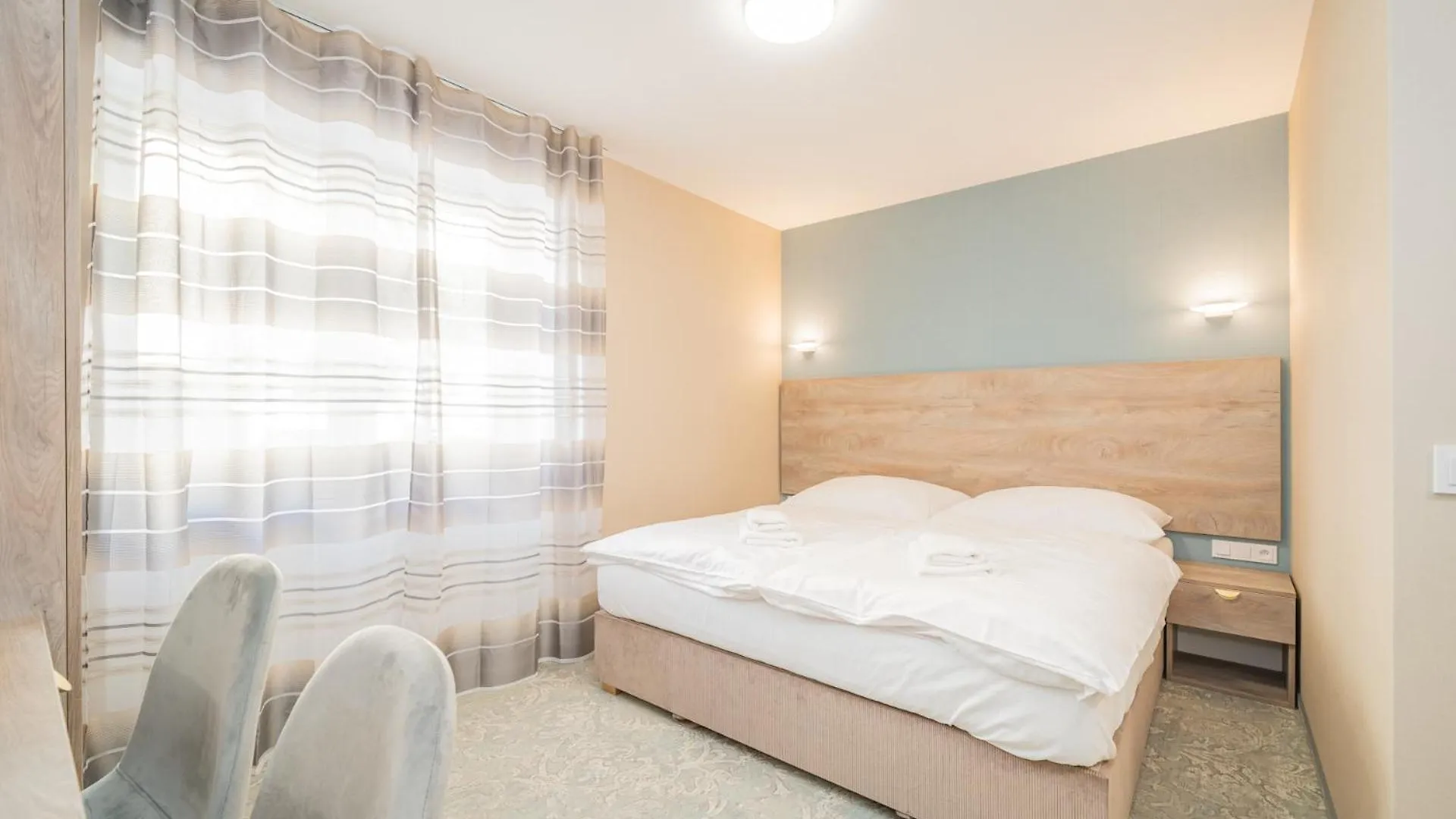 Rabie Aparthotel Praha 3*,